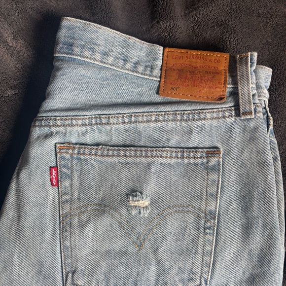 Women’s Levi’s Denim Shorts Style 501, Size W32 - Picture 2 of 12